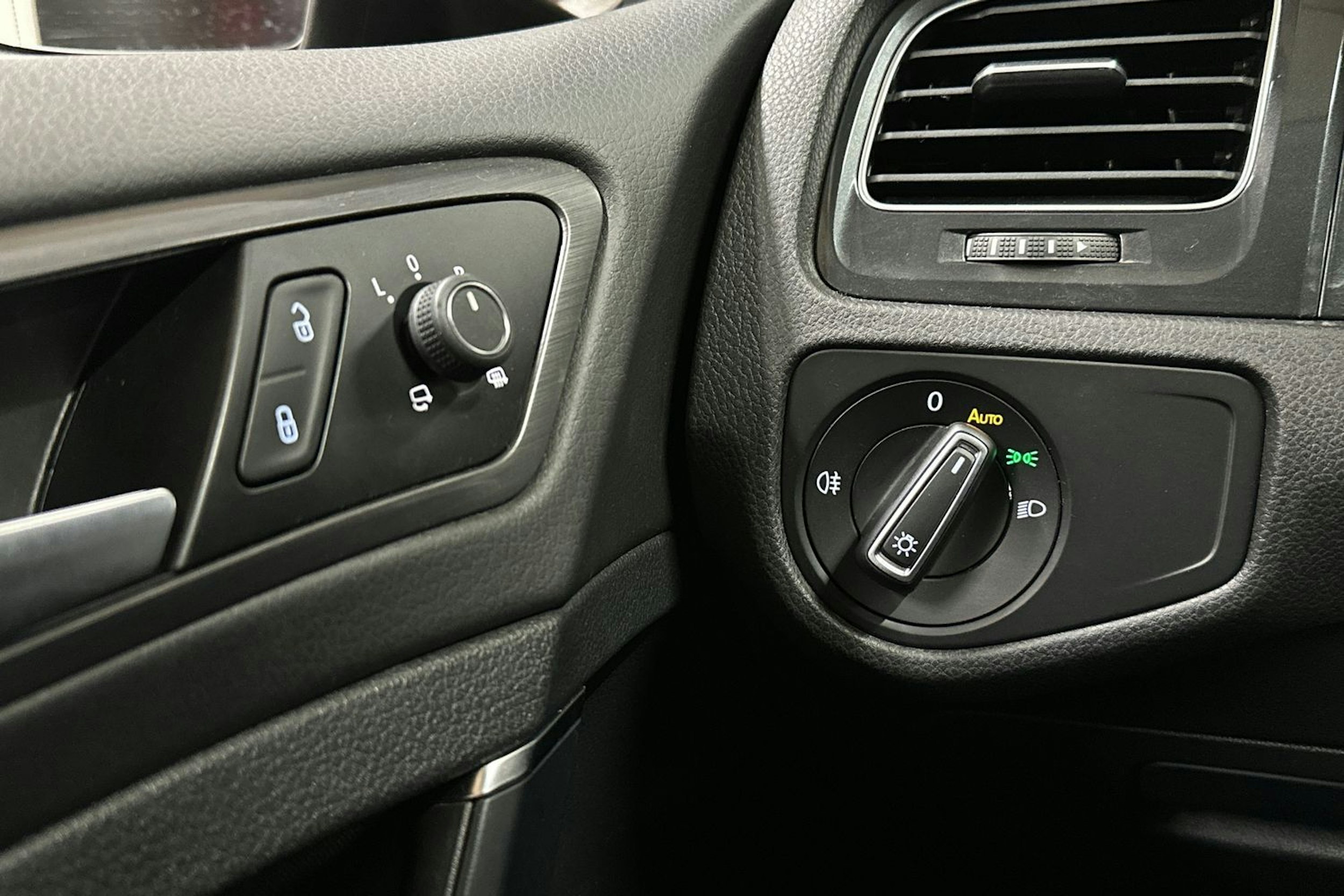 harmaa Volkswagen Golf 2018 kuva 26.