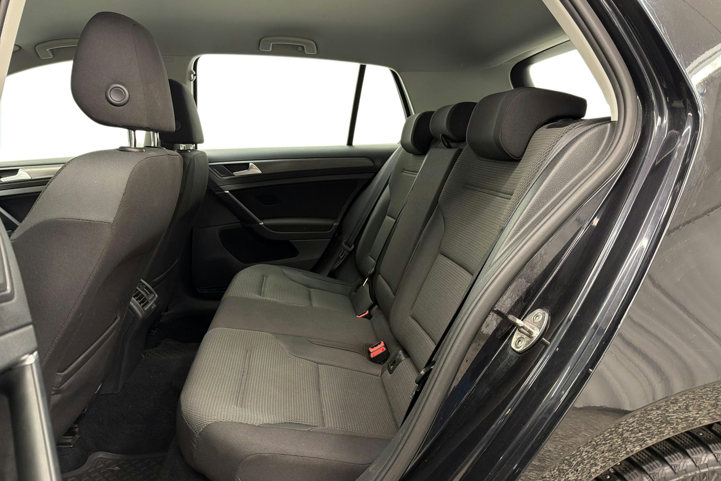 musta Volkswagen Golf 2018 kuva 8.