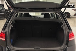 musta Volkswagen Golf 2018 kuva 11.