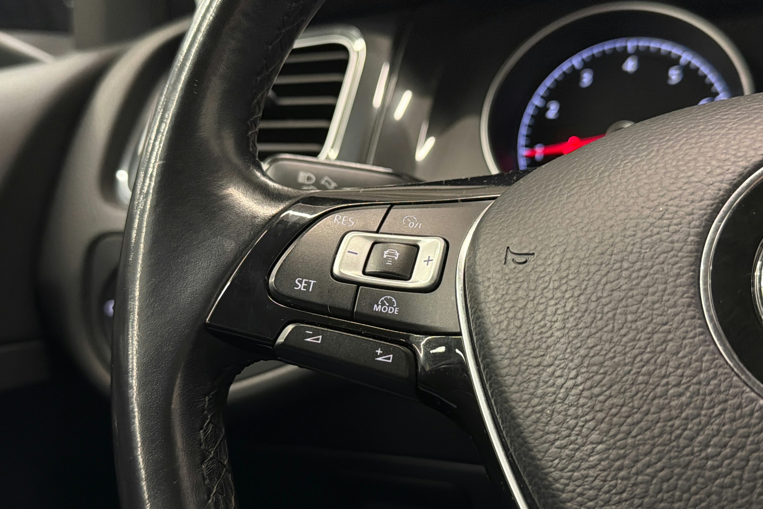 musta Volkswagen Golf 2018 kuva 15.