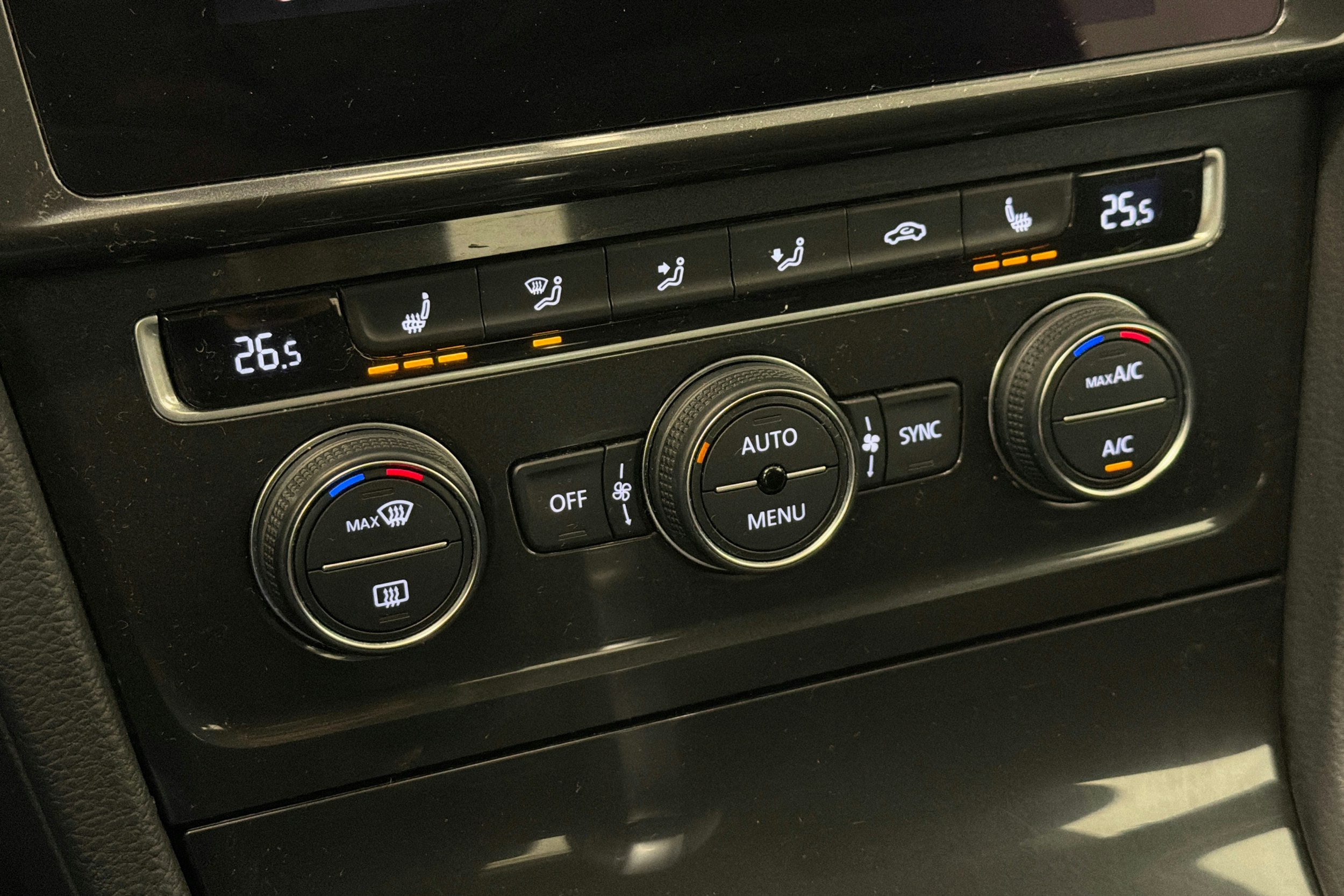 musta Volkswagen Golf 2018 kuva 17.