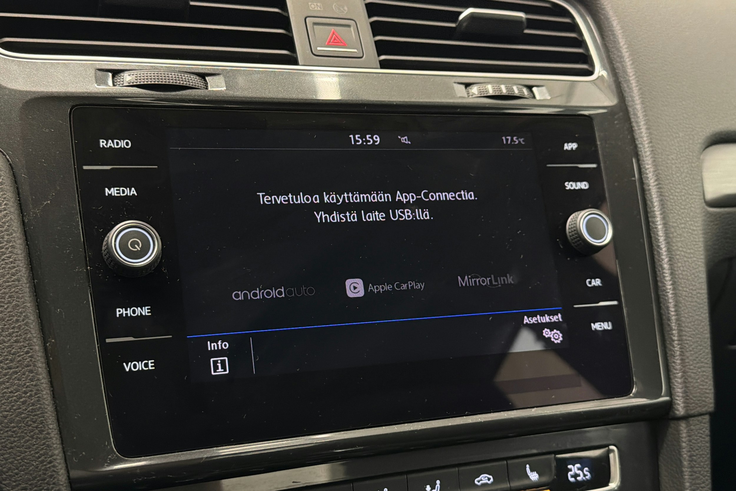 musta Volkswagen Golf 2018 kuva 19.