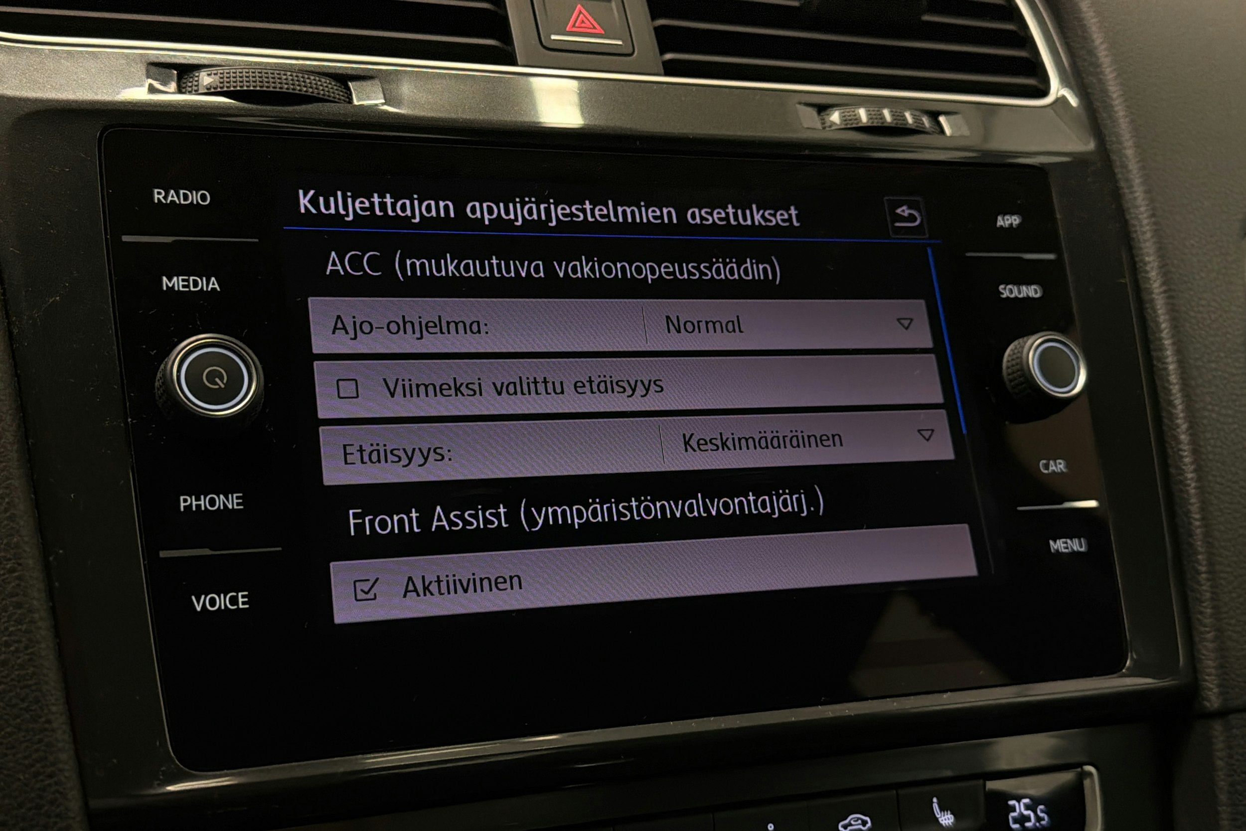 musta Volkswagen Golf 2018 kuva 20.