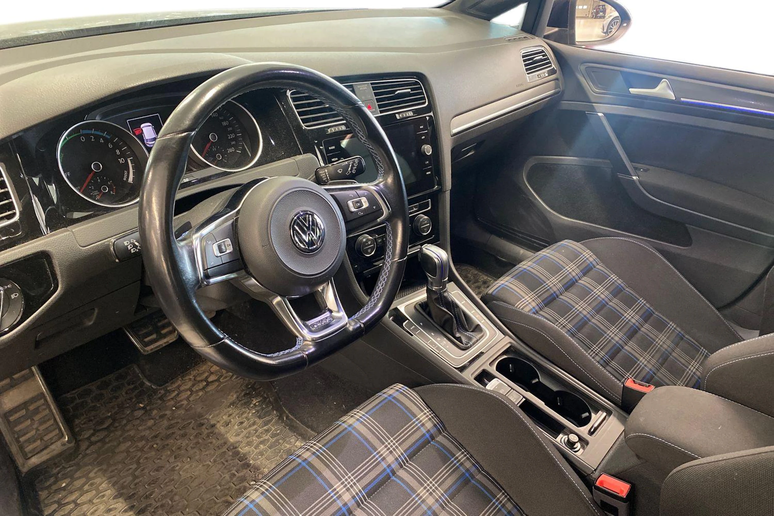 Musta Volkswagen GOLF 2018 kuva 3.