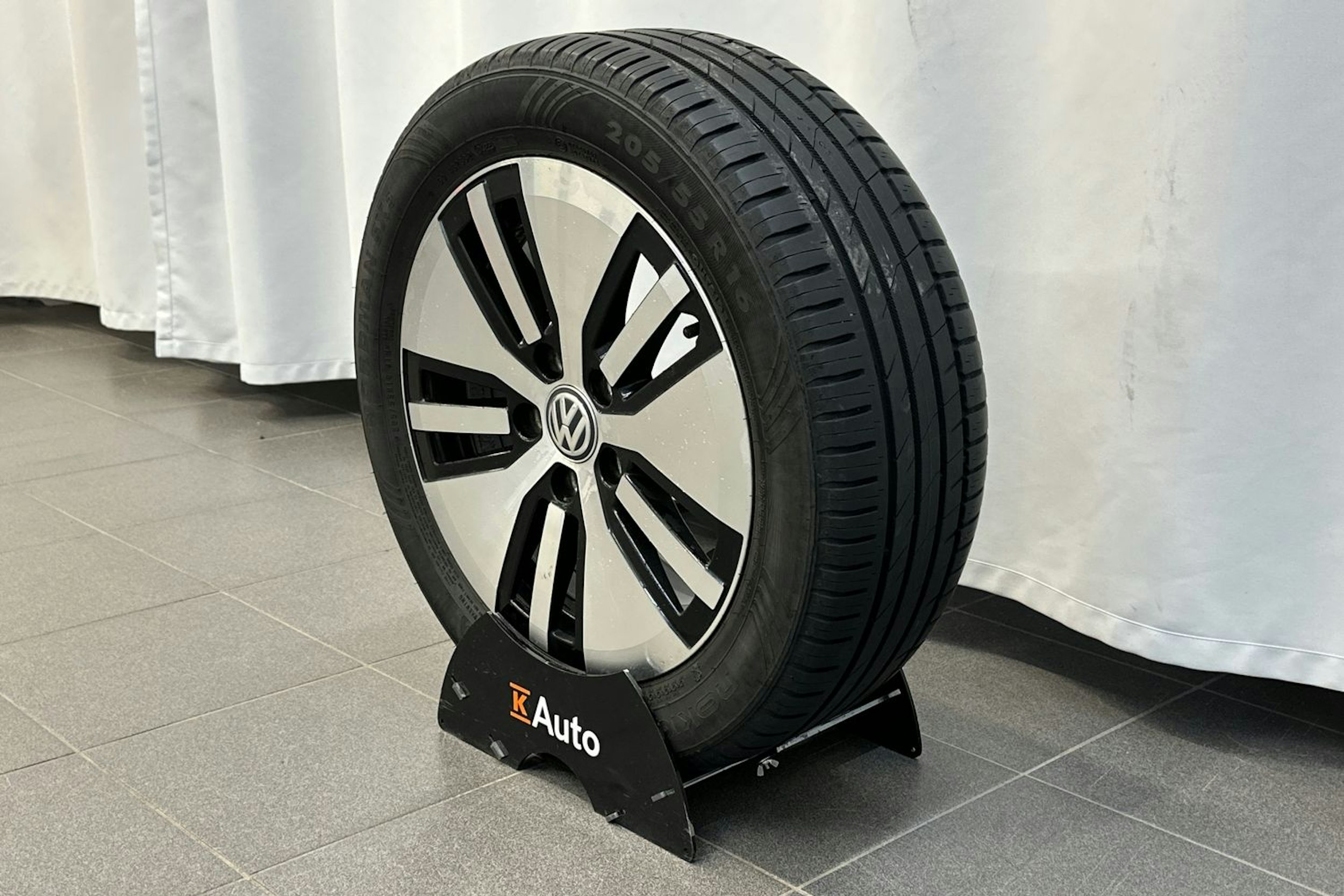 sininen Volkswagen Golf 2018 kuva 13.