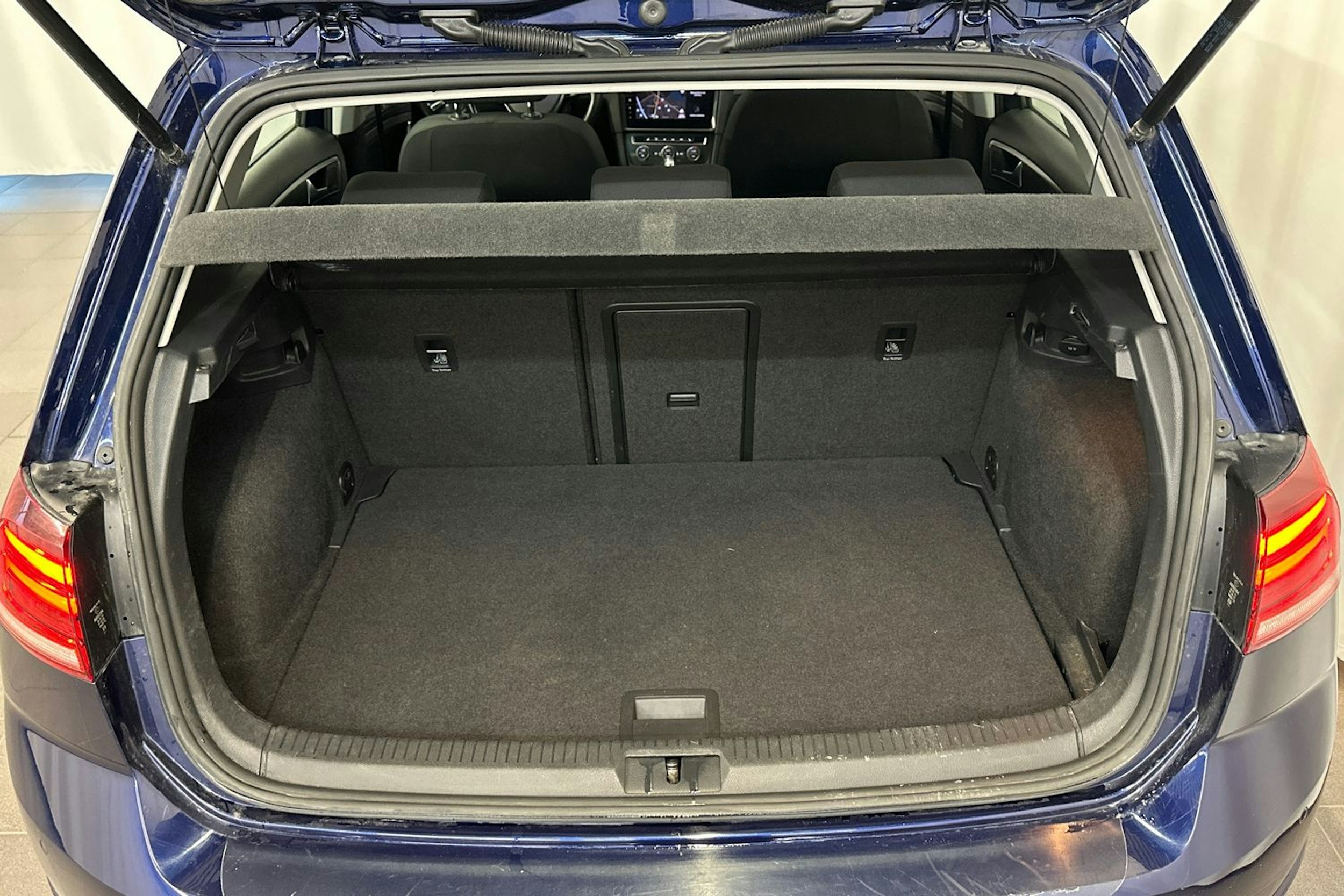 sininen Volkswagen Golf 2018 kuva 17.