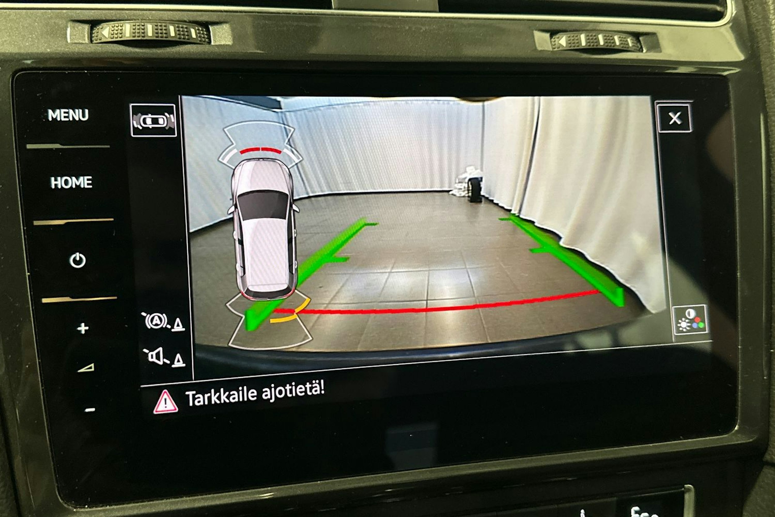 sininen Volkswagen Golf 2018 kuva 22.