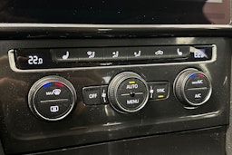 sininen Volkswagen Golf 2018 kuva 24.