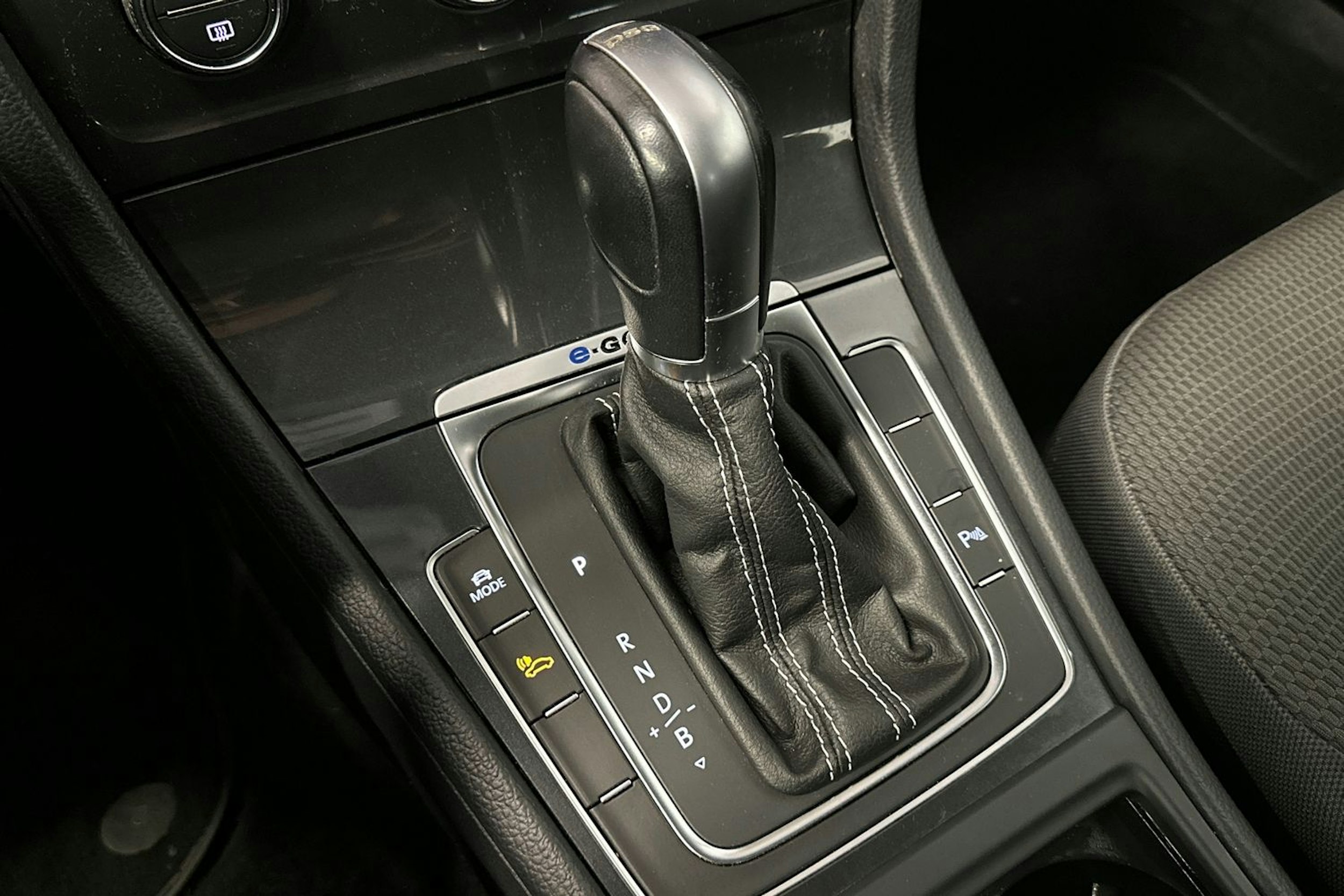 sininen Volkswagen Golf 2018 kuva 25.