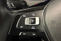 sininen Volkswagen Golf 2018 kuva 26.