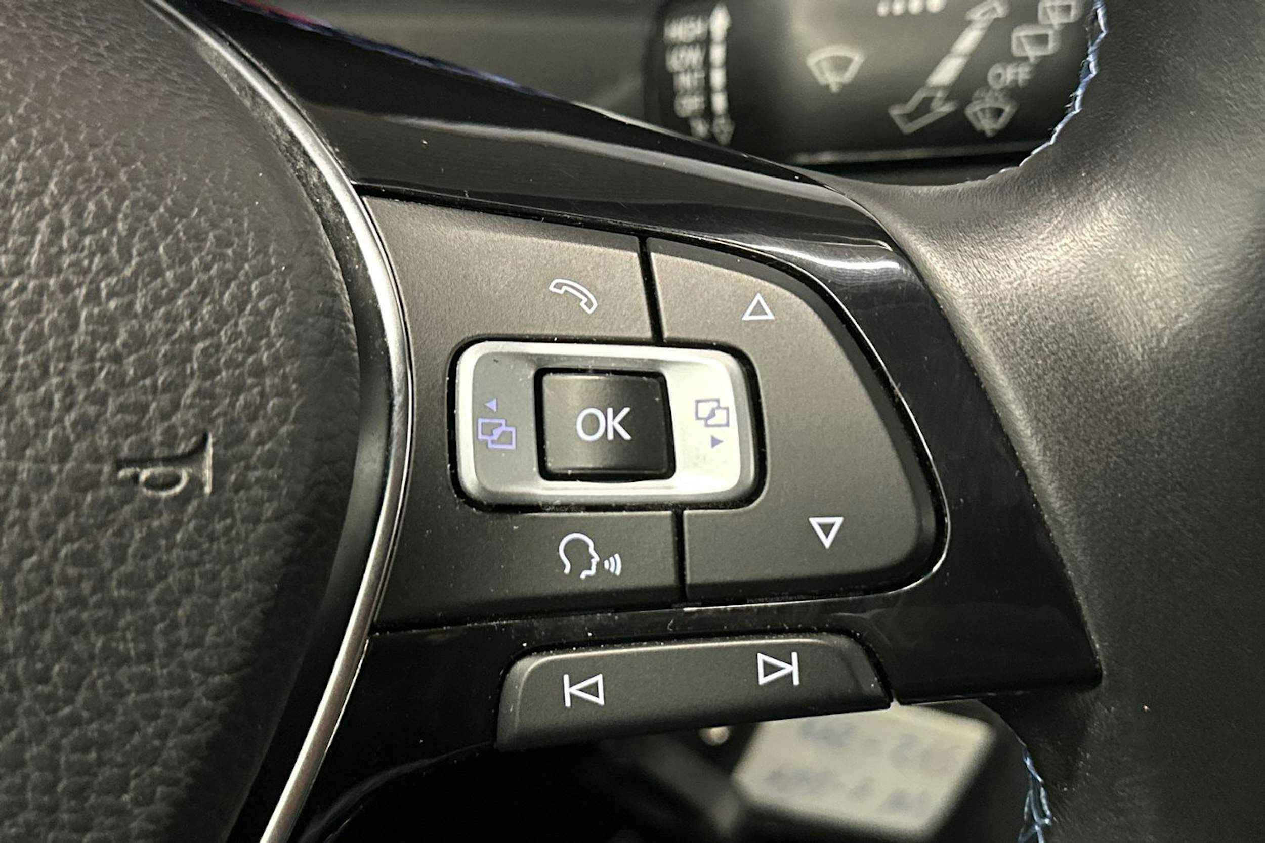 sininen Volkswagen Golf 2018 kuva 27.