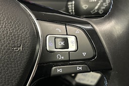 sininen Volkswagen Golf 2018 kuva 27.