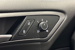 sininen Volkswagen Golf 2018 kuva 29.