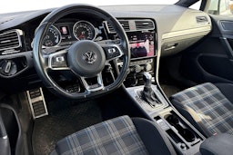 valkoinen Volkswagen Golf 2019 kuva 3.