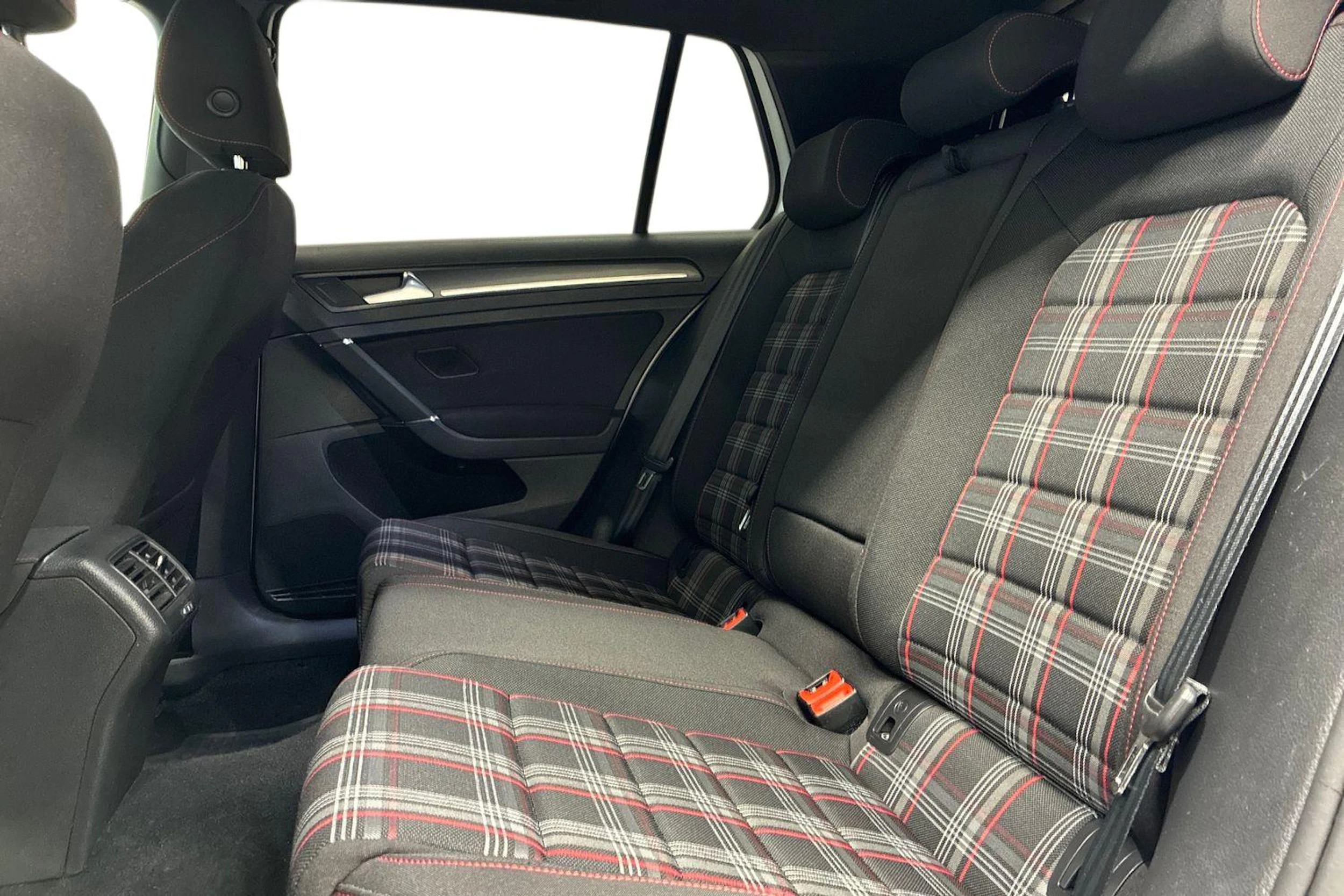valkoinen Volkswagen Golf 2018 kuva 8.