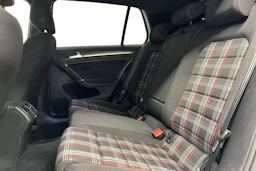 valkoinen Volkswagen Golf 2018 kuva 8.