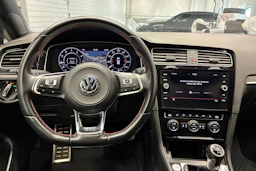 valkoinen Volkswagen Golf 2018 kuva 11.