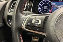 valkoinen Volkswagen Golf 2018 kuva 13.