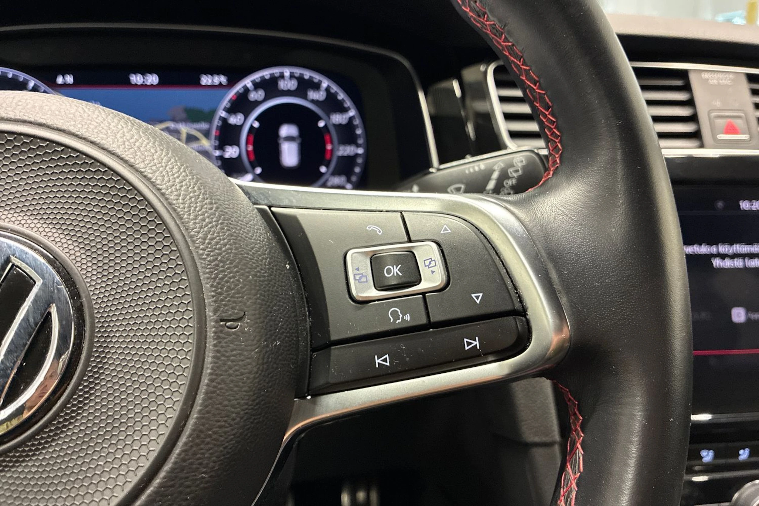 valkoinen Volkswagen Golf 2018 kuva 14.