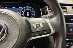 valkoinen Volkswagen Golf 2018 kuva 14.