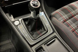 valkoinen Volkswagen Golf 2018 kuva 18.