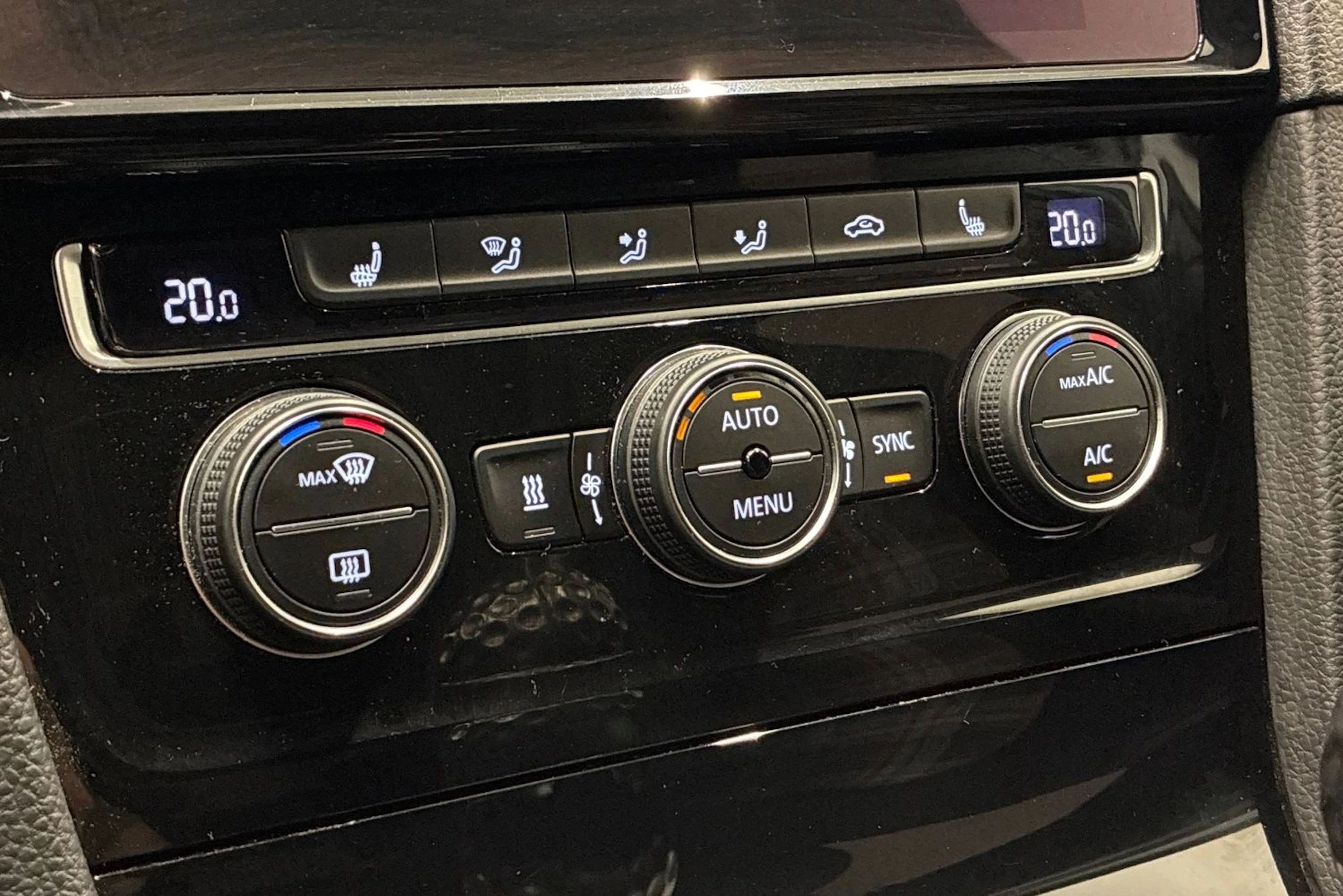 valkoinen Volkswagen Golf 2018 kuva 19.