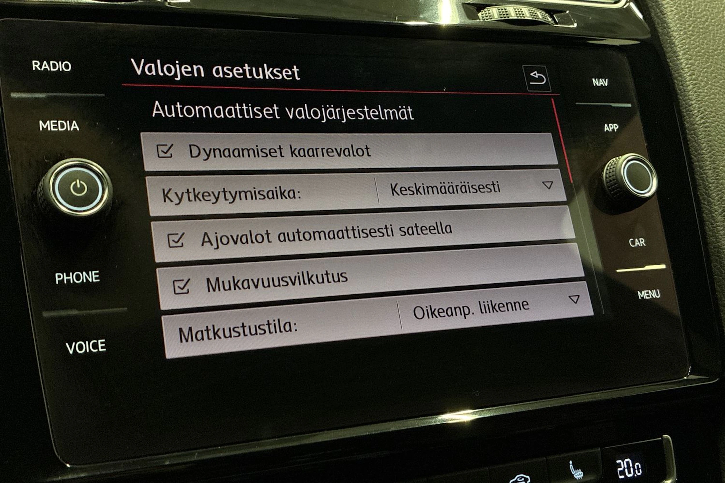 valkoinen Volkswagen Golf 2018 kuva 23.