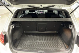 valkoinen Volkswagen Golf 2018 kuva 26.