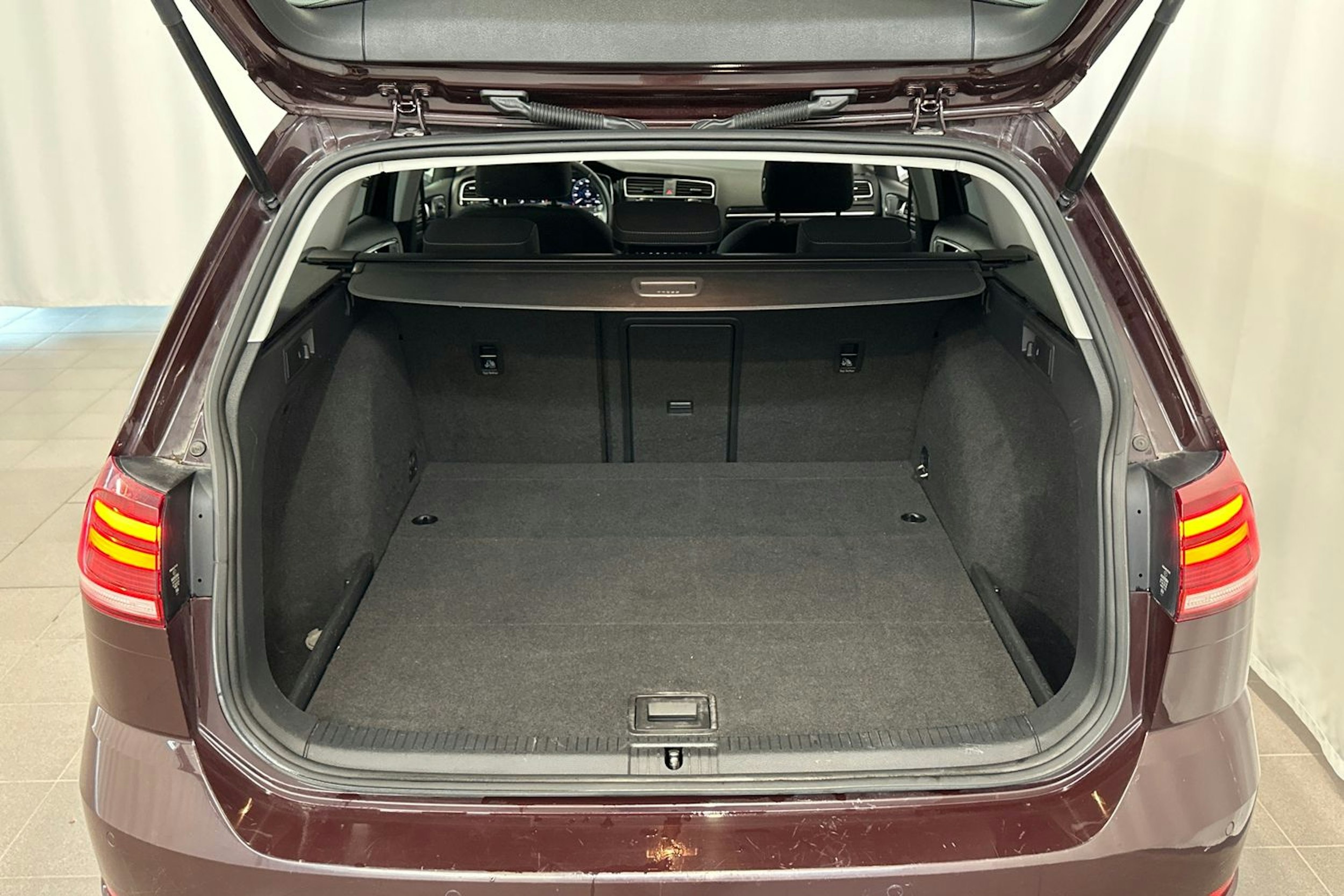 musta Volkswagen Golf 2018 kuva 16.