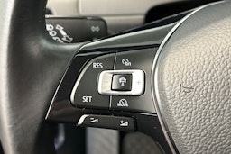 musta Volkswagen Golf 2018 kuva 19.