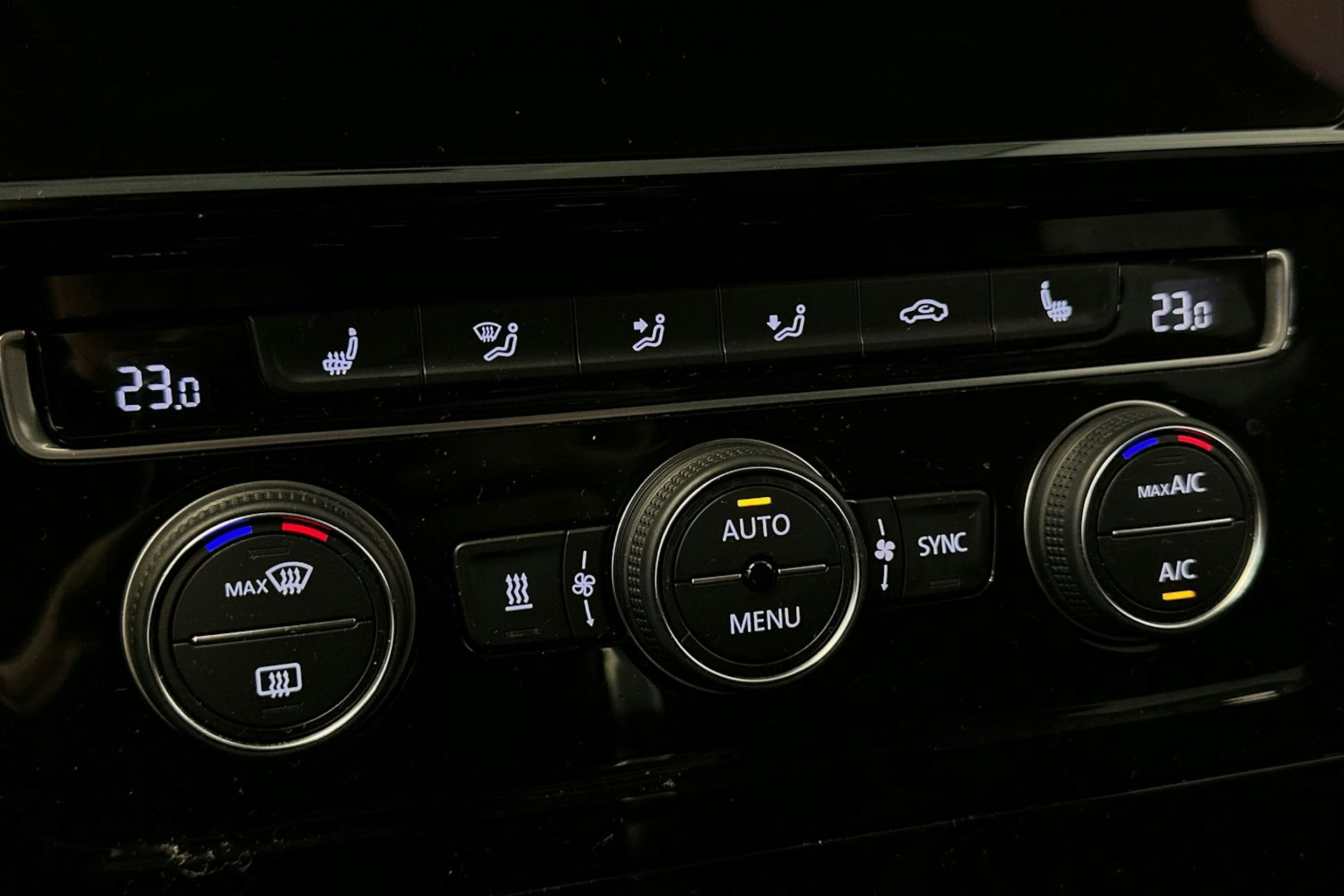 musta Volkswagen Golf 2018 kuva 23.