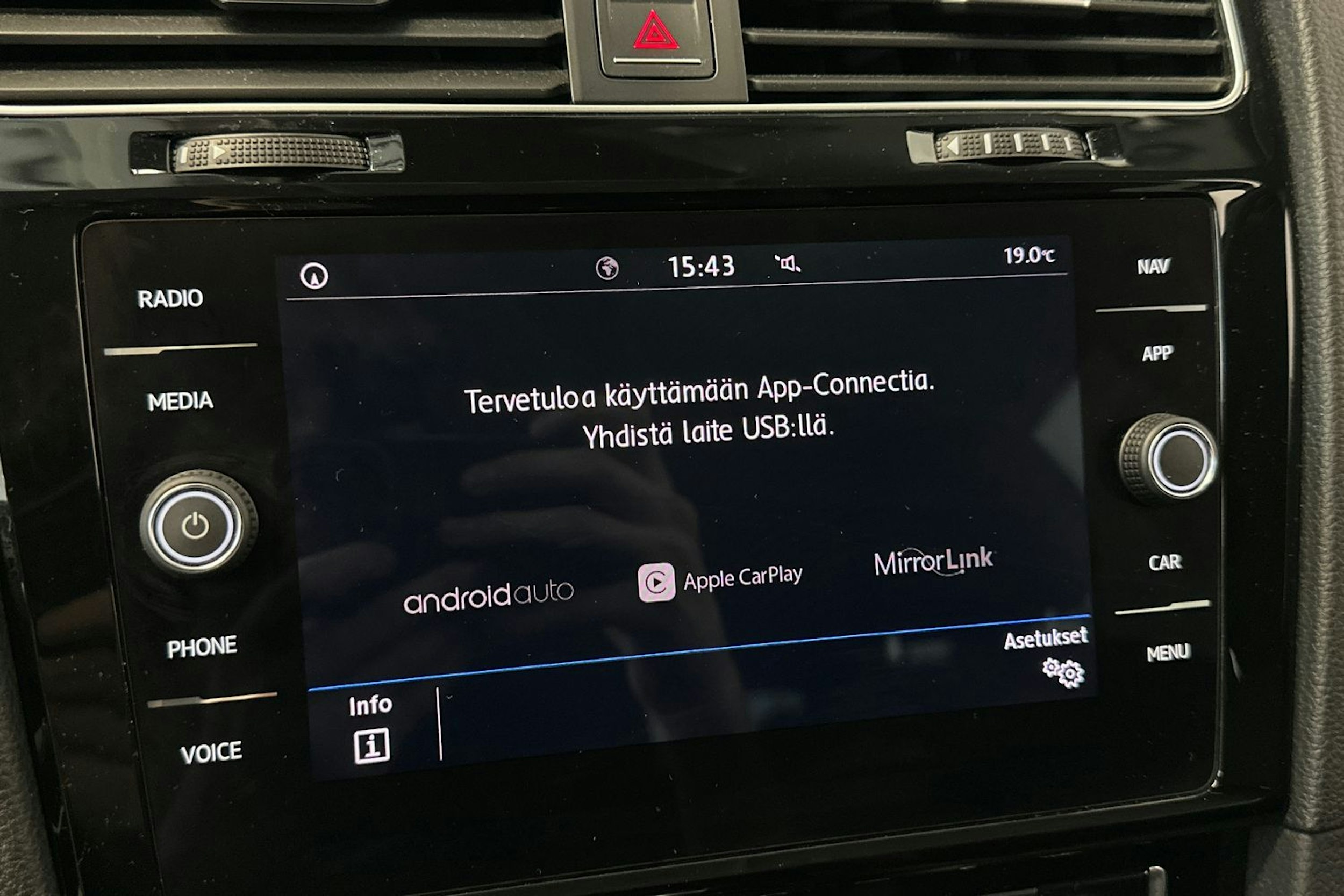 musta Volkswagen Golf 2018 kuva 25.