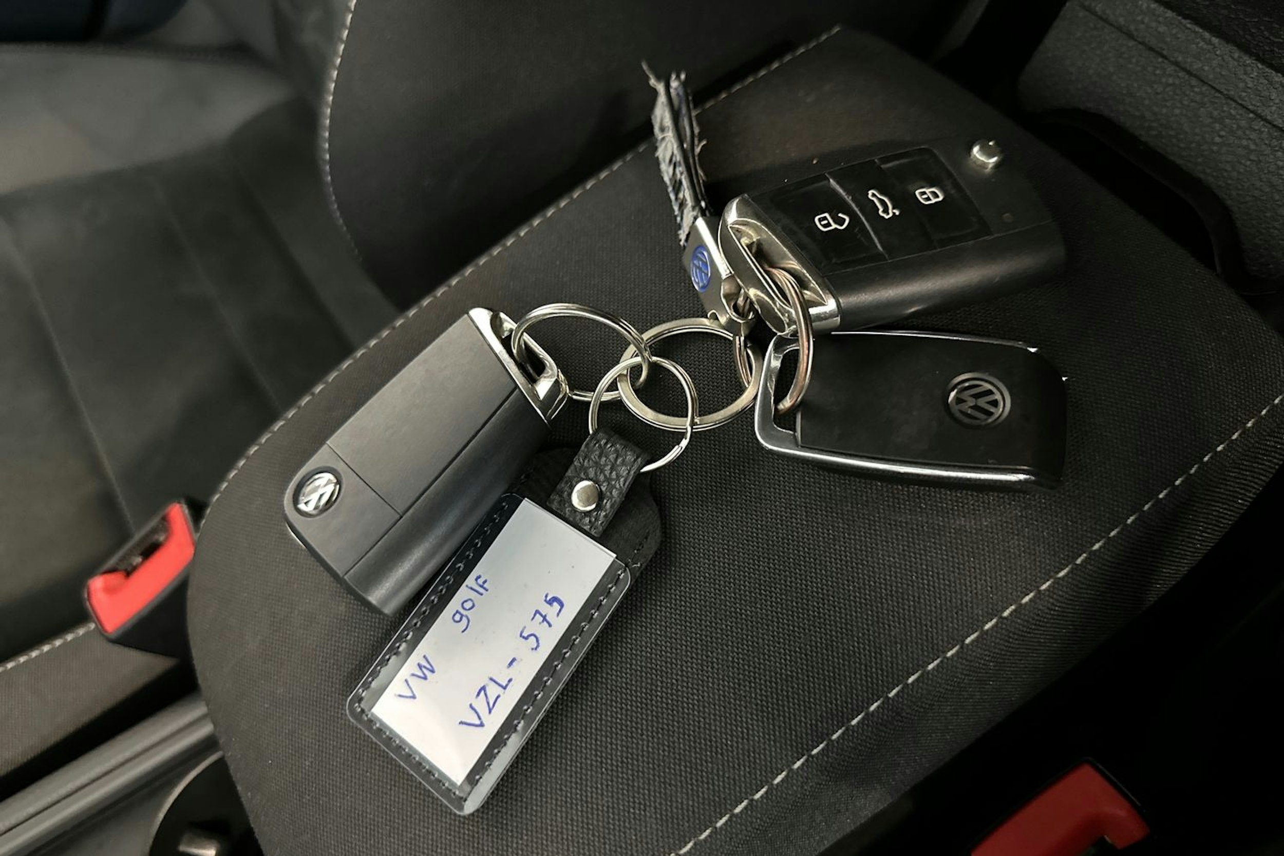 musta Volkswagen Golf 2018 kuva 27.