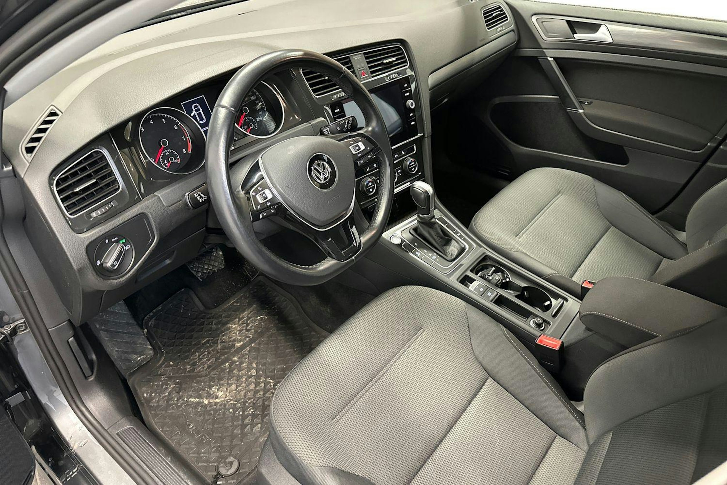 harmaa Volkswagen Golf 2018 kuva 3.