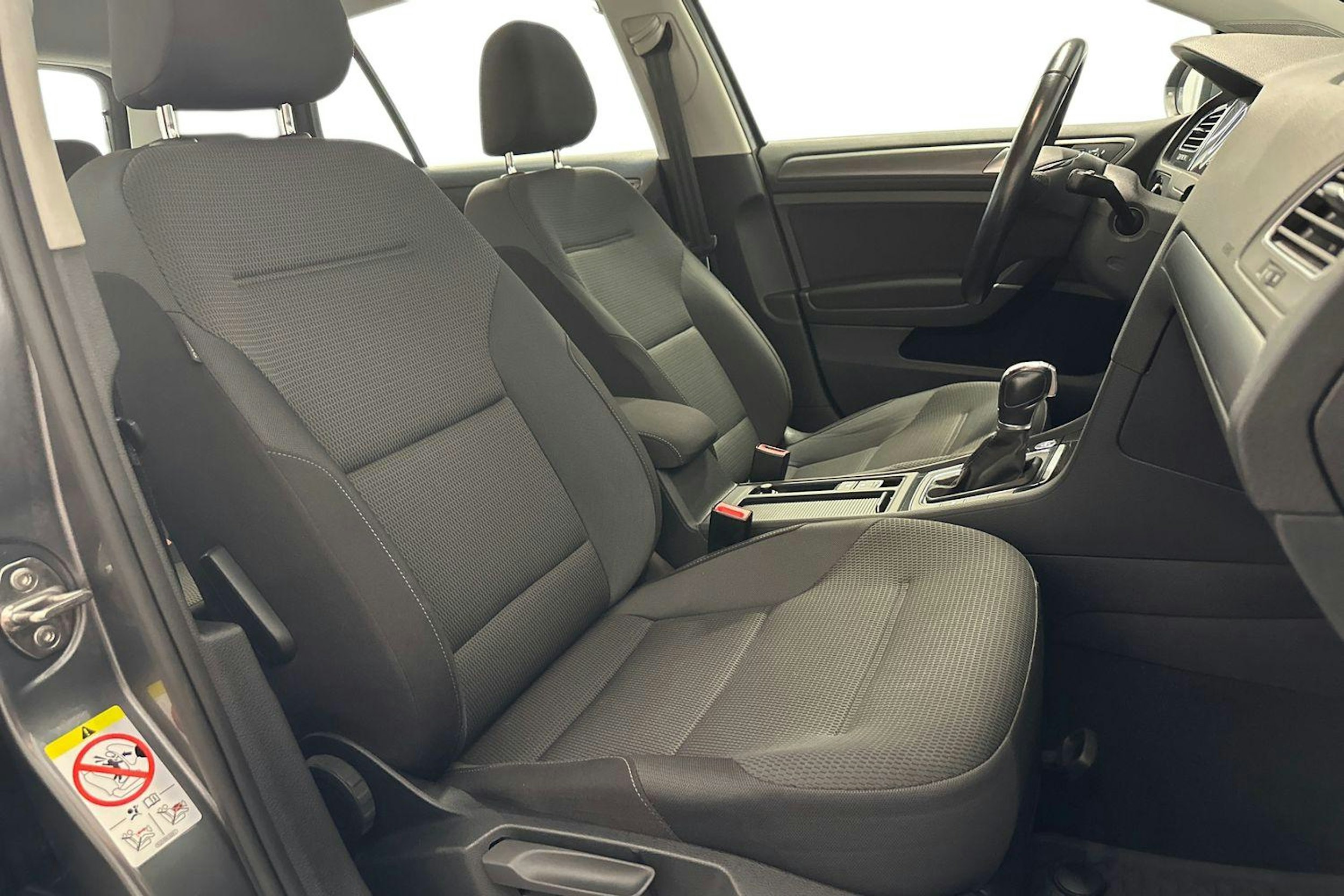 harmaa Volkswagen Golf 2018 kuva 10.