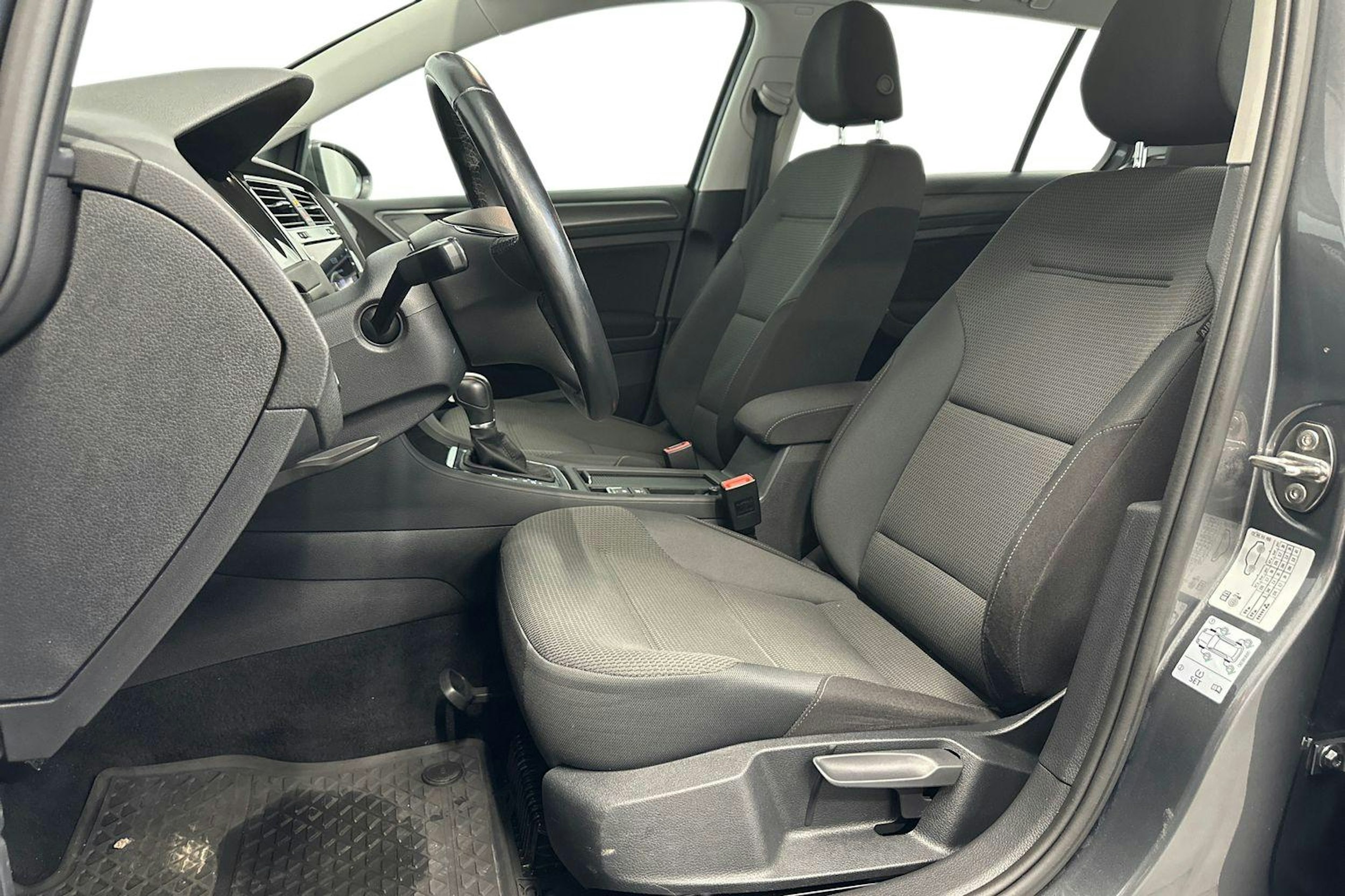 harmaa Volkswagen Golf 2018 kuva 11.