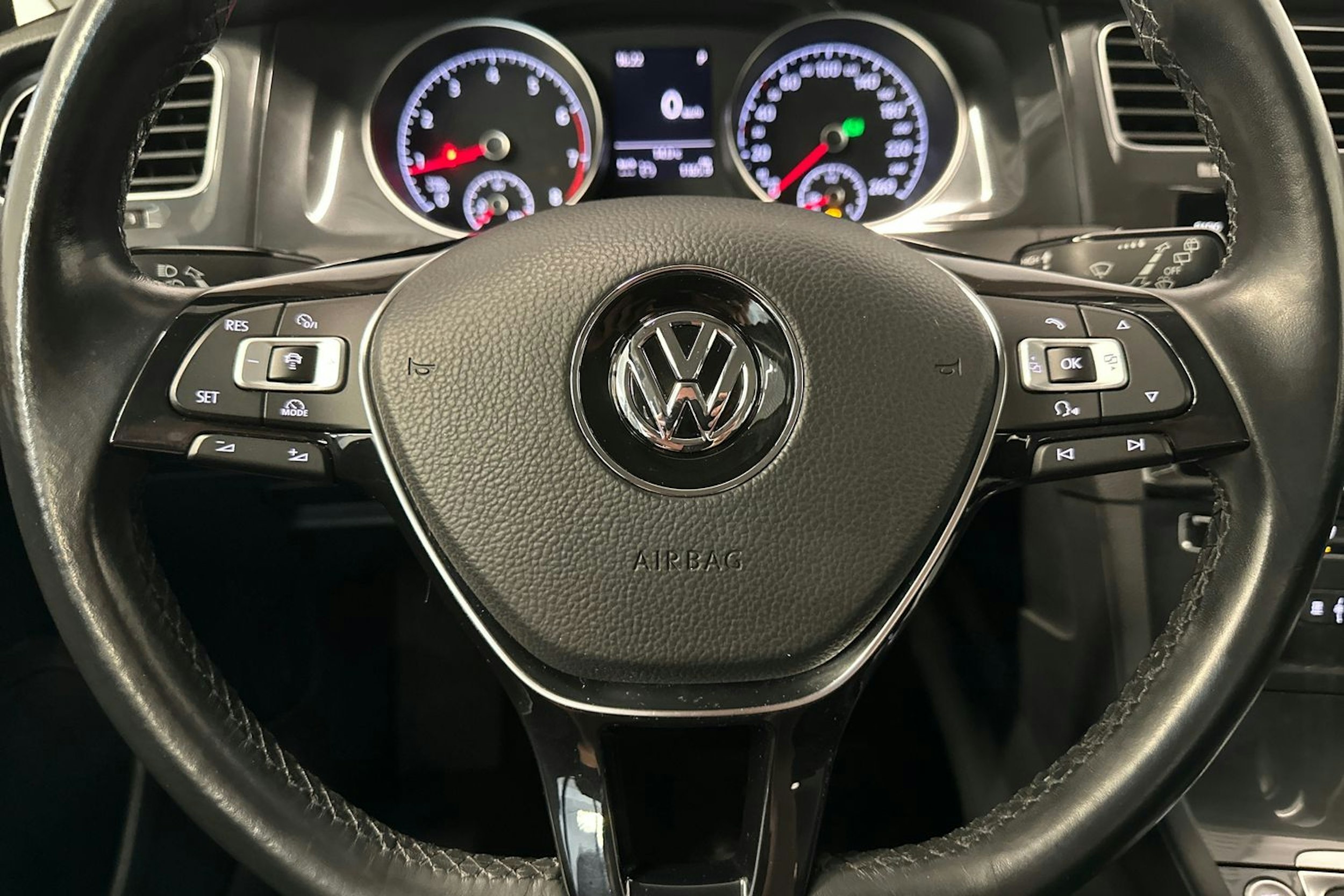 harmaa Volkswagen Golf 2018 kuva 17.