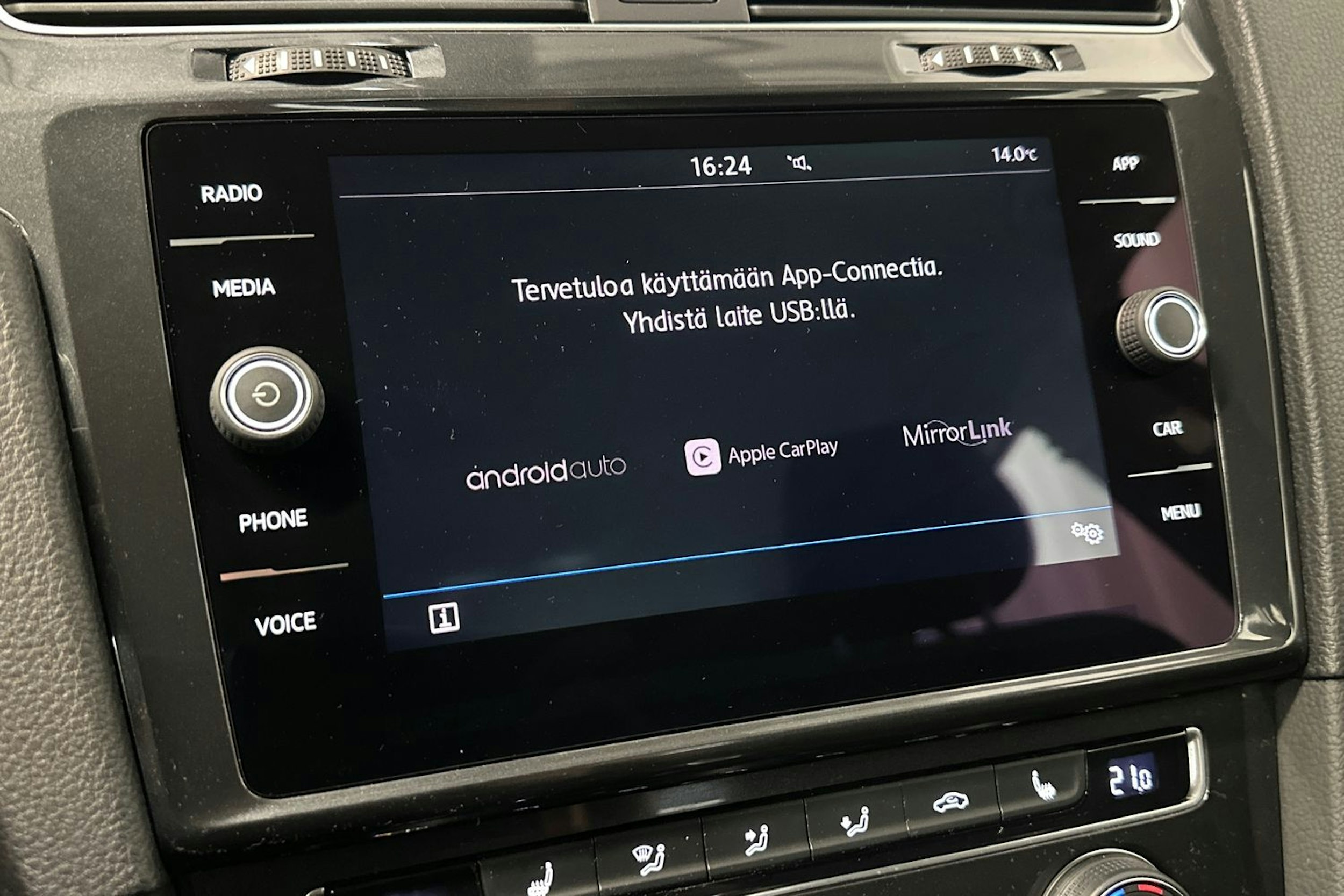 harmaa Volkswagen Golf 2018 kuva 23.