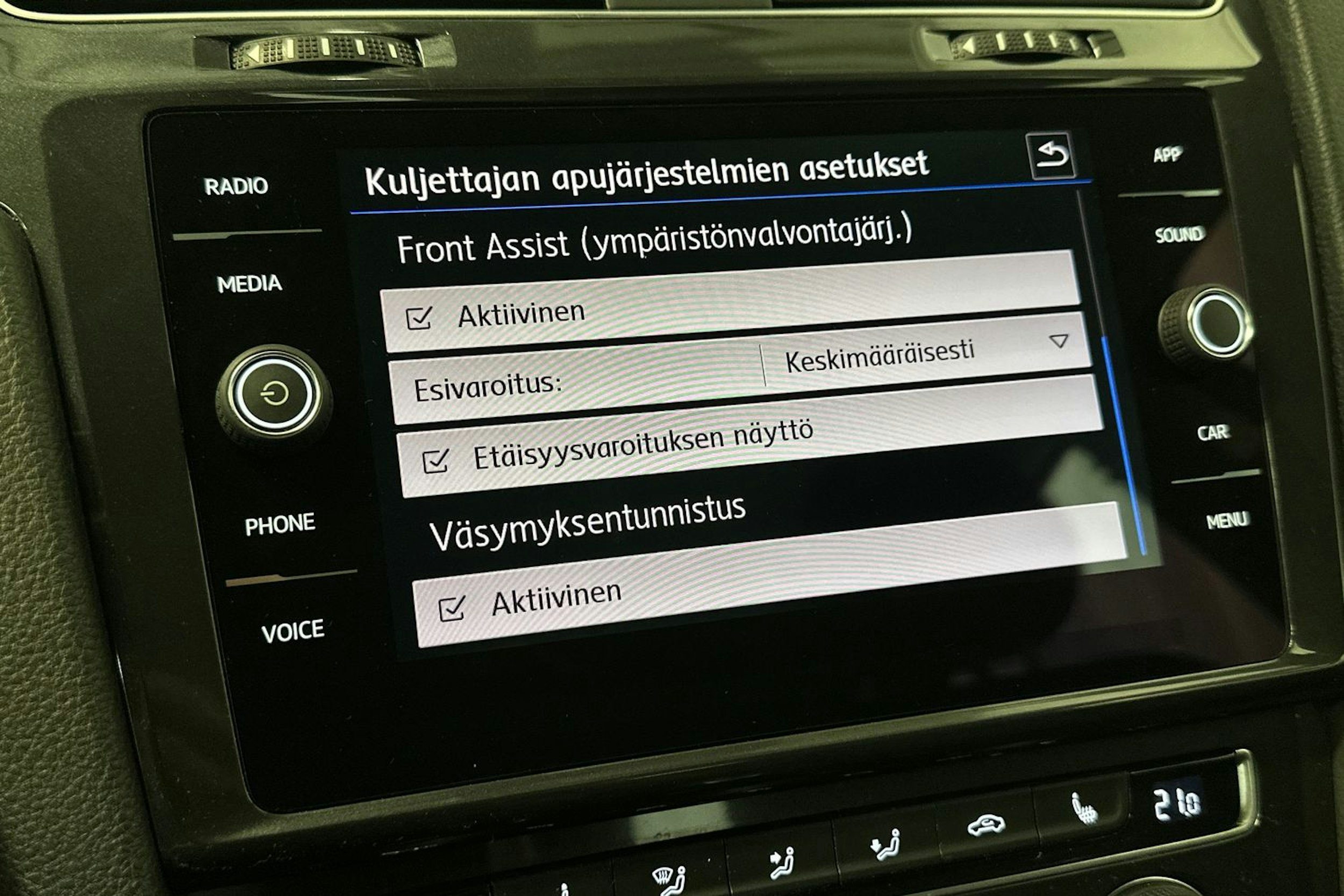 harmaa Volkswagen Golf 2018 kuva 25.