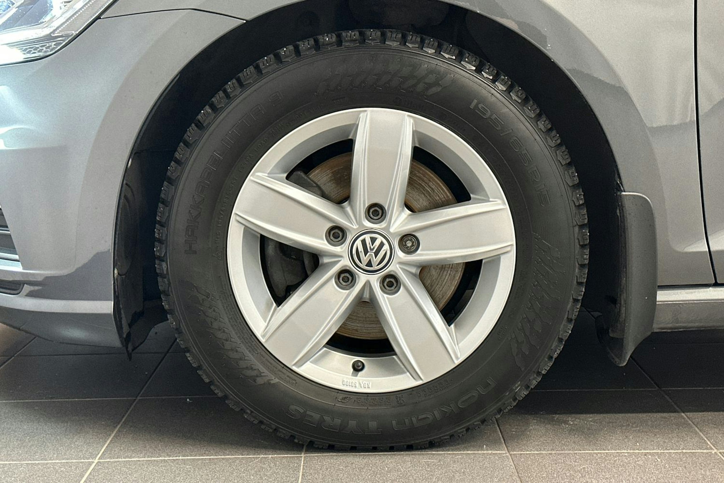 harmaa Volkswagen Golf 2018 kuva 28.