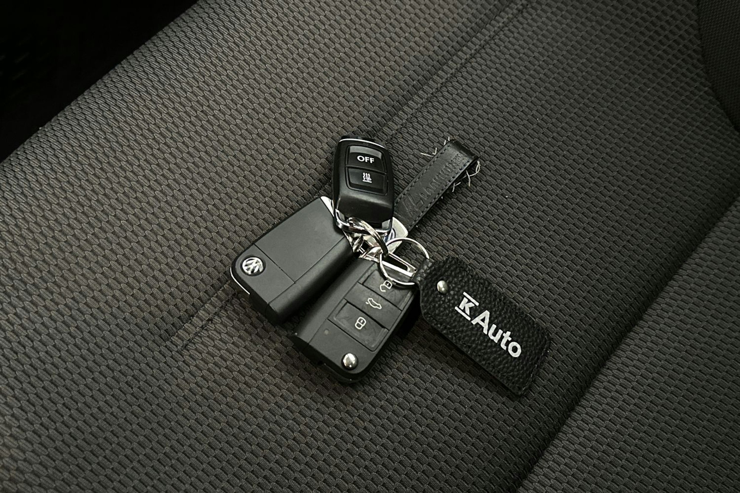 harmaa Volkswagen Golf 2018 kuva 32.