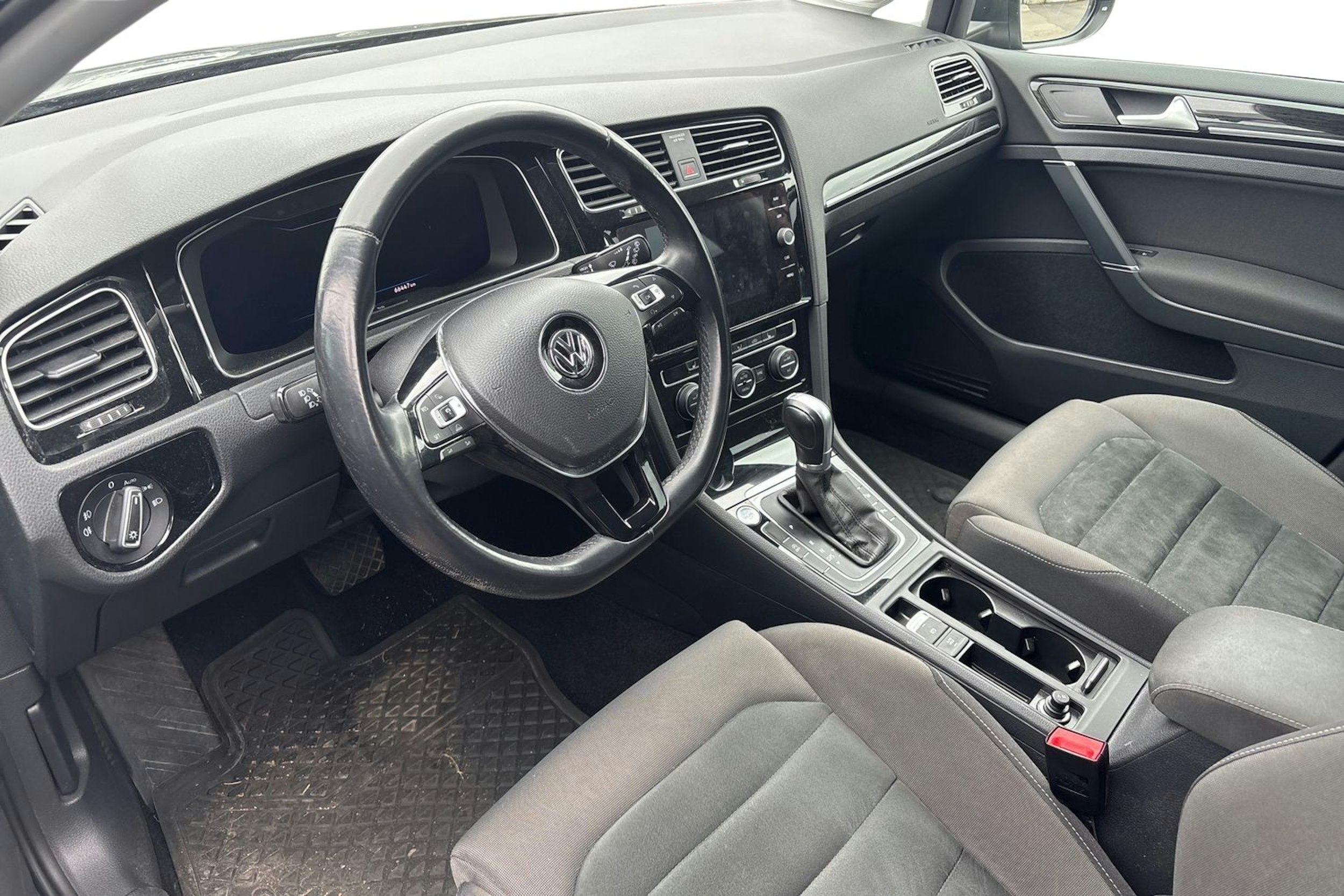 harmaa Volkswagen Golf 2018 kuva 3.