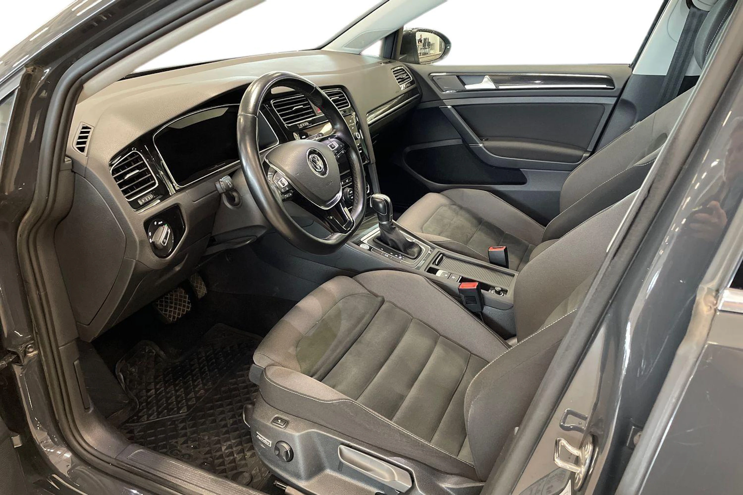 harmaa Volkswagen Golf 2018 kuva 6.