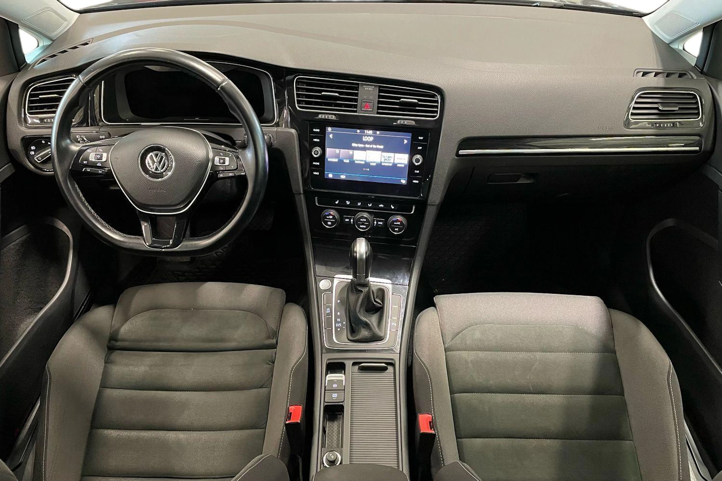 harmaa Volkswagen Golf 2018 kuva 7.