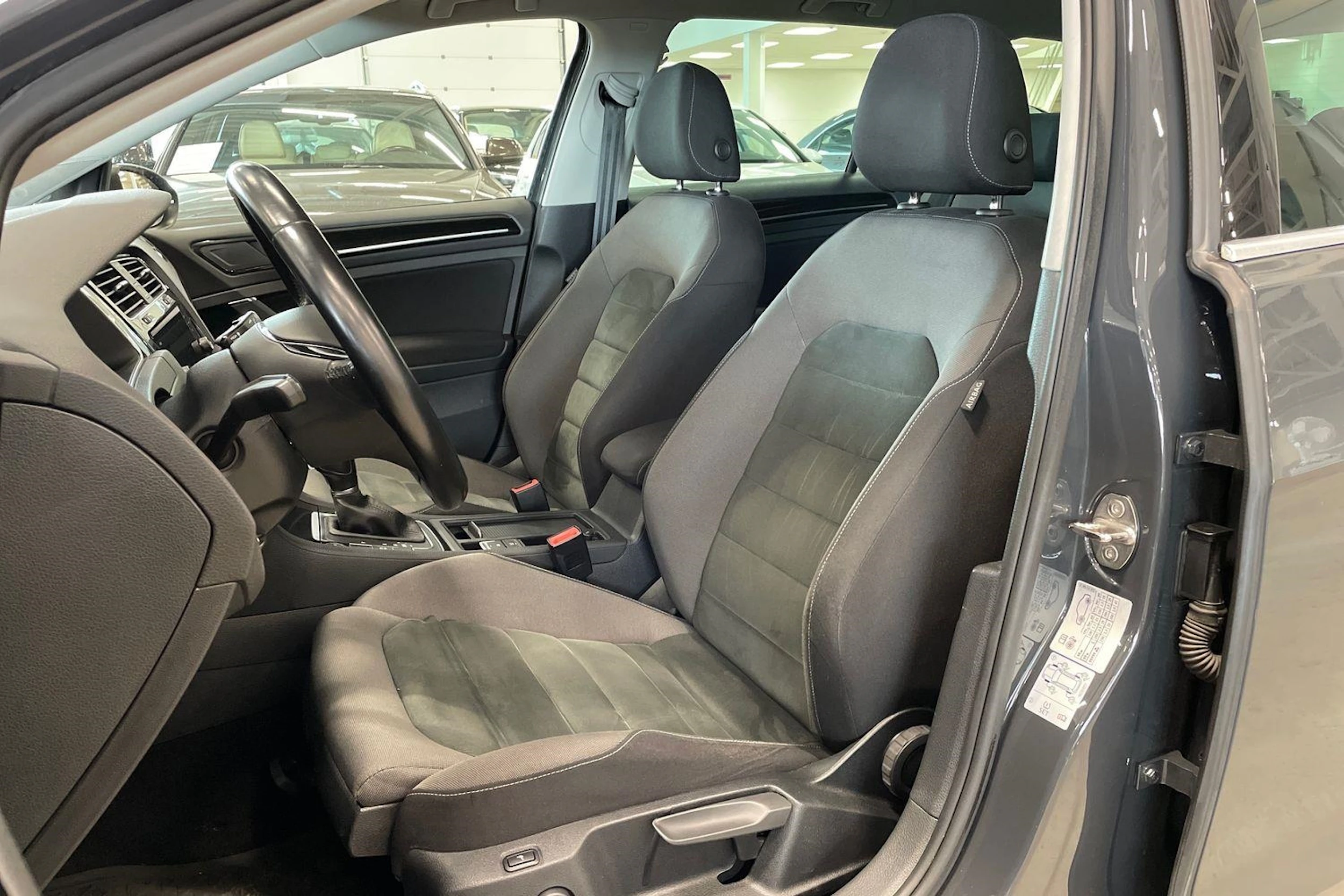 harmaa Volkswagen Golf 2018 kuva 11.