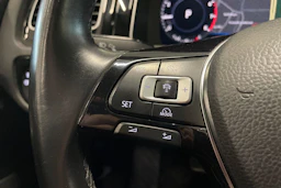 harmaa Volkswagen Golf 2018 kuva 16.