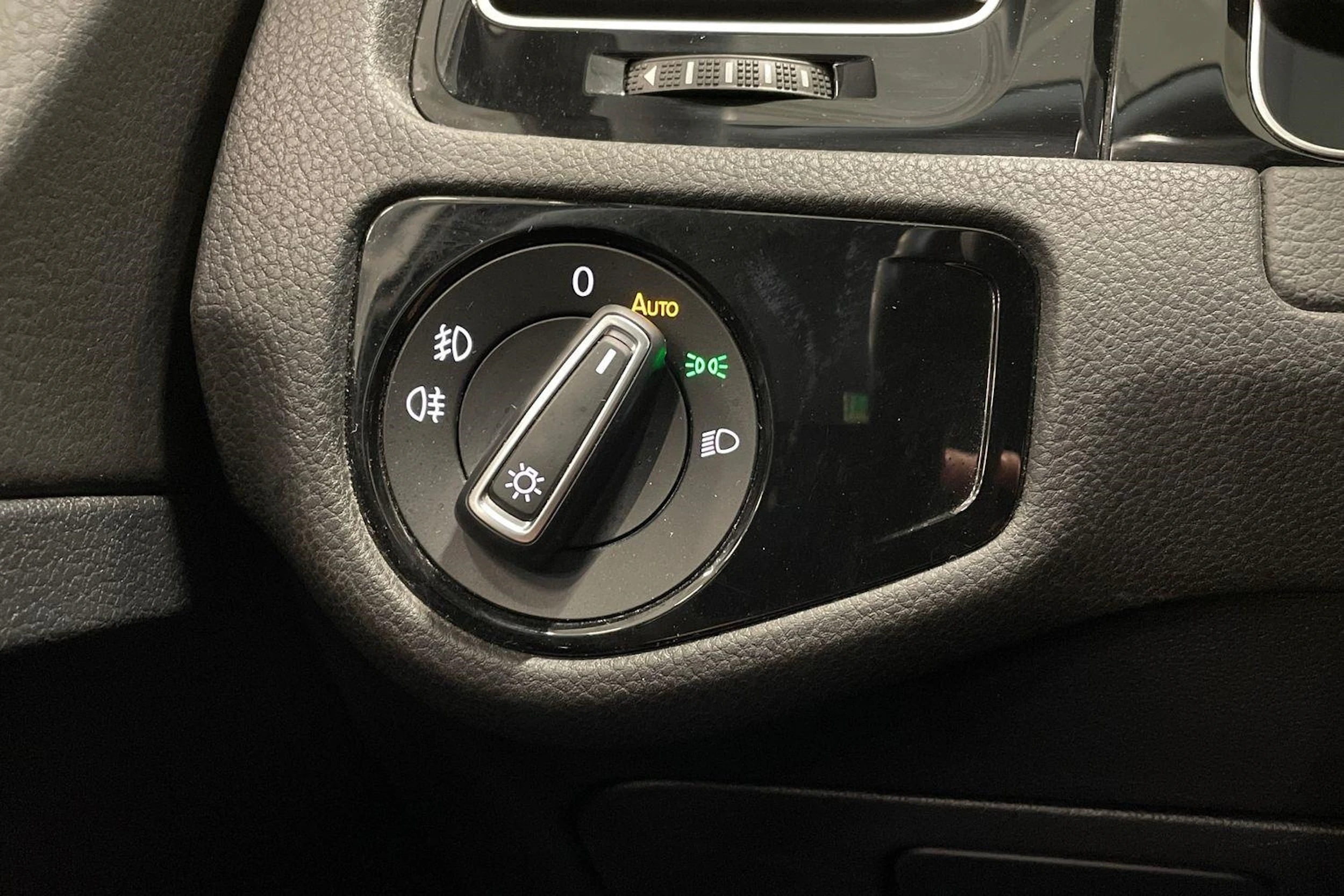 harmaa Volkswagen Golf 2018 kuva 17.