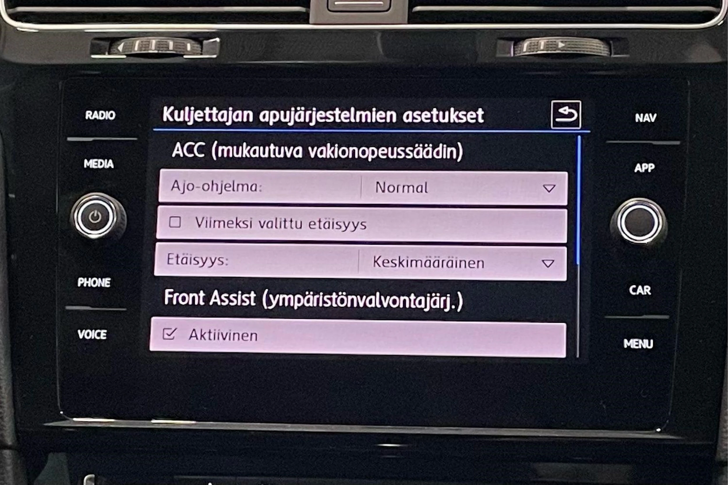 harmaa Volkswagen Golf 2018 kuva 22.