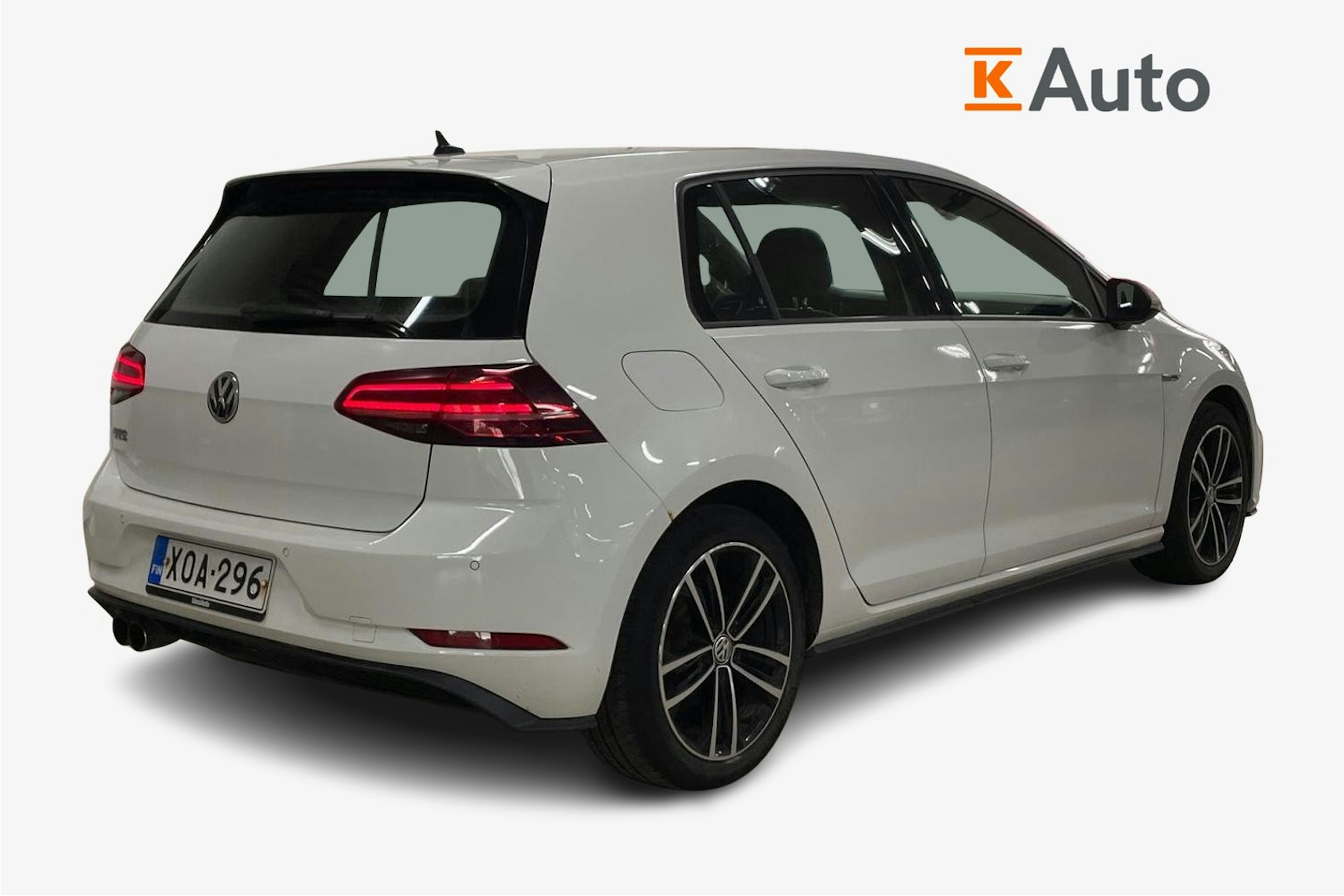 valkoinen Volkswagen Golf 2018 kuva 2.