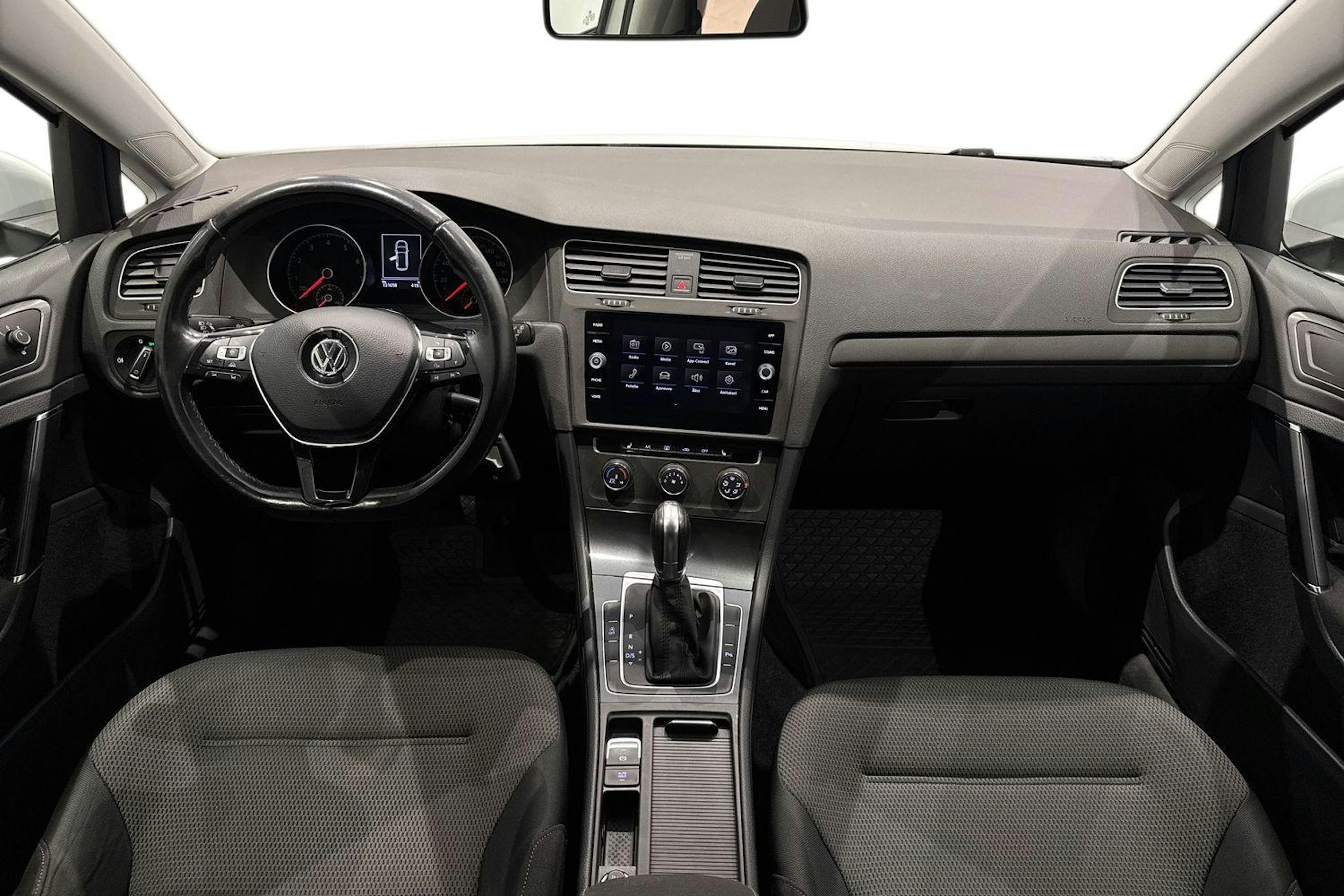 valkoinen Volkswagen Golf 2018 kuva 9.